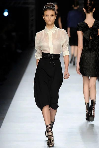 Look 4